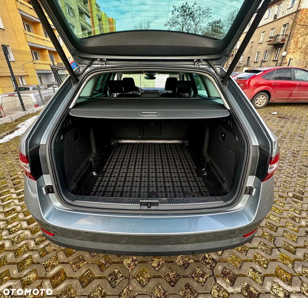 Skoda Superb 2.0 TDI Style DSG - 25