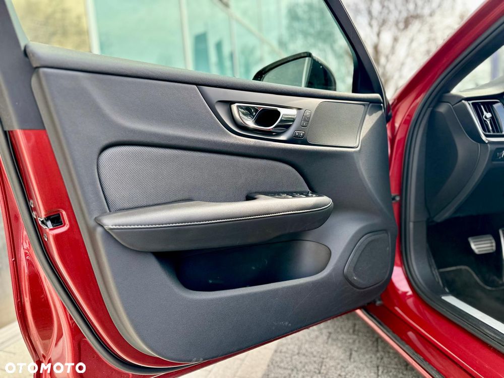 Volvo S60 T4 R-Design - 13