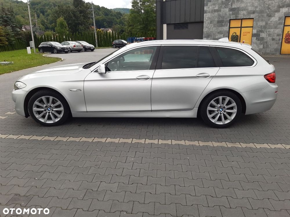 BMW Seria 5 525d xDrive Luxury Line - 7