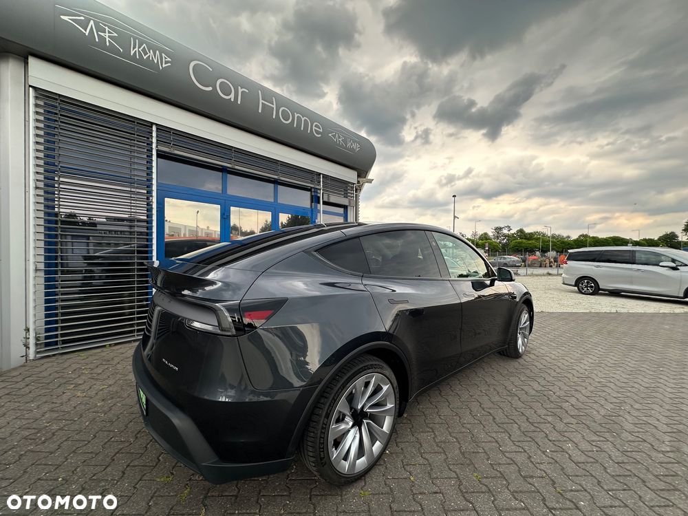 Tesla Model Y - 6