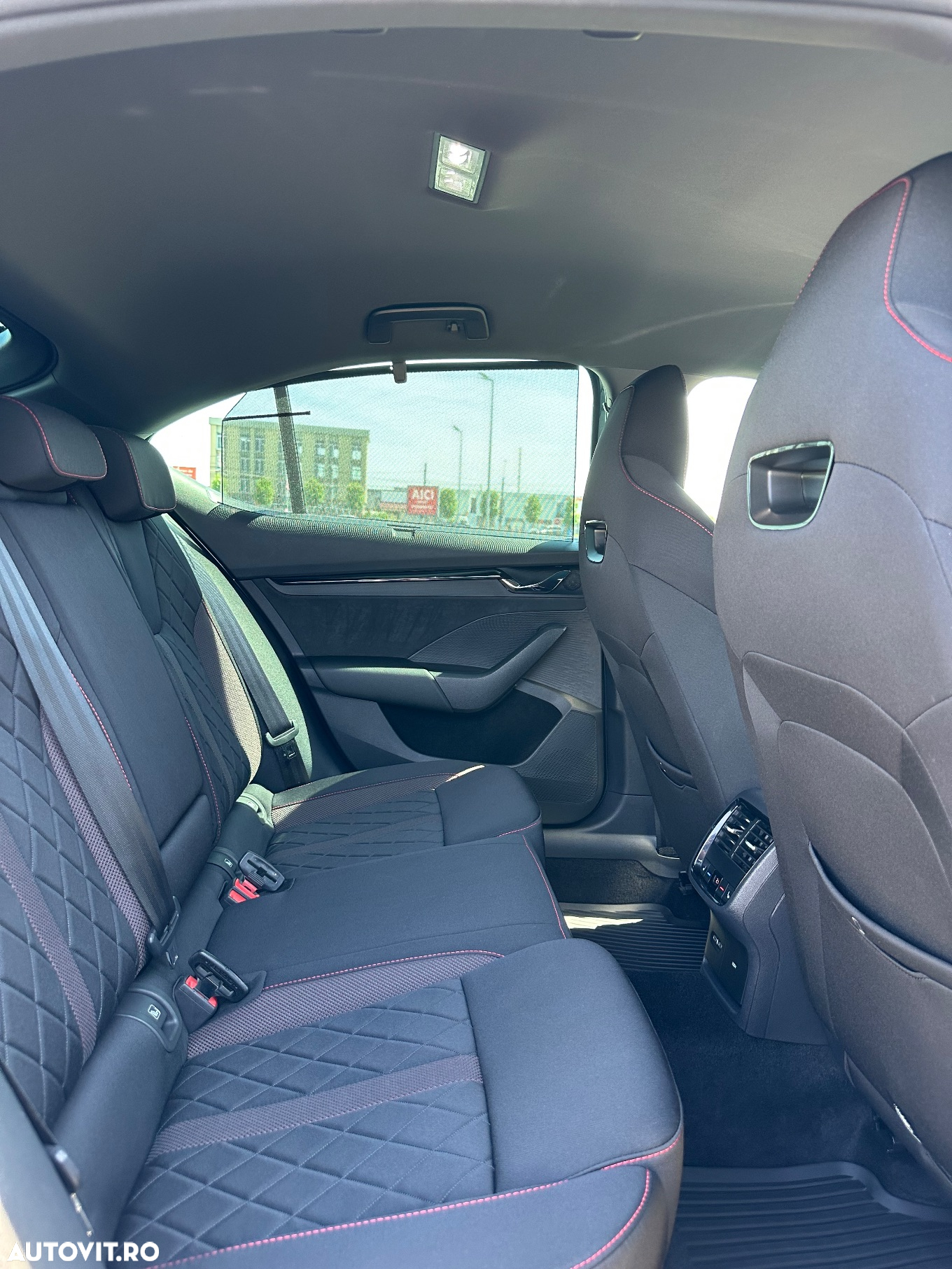 Skoda Octavia 2.0 TSI DSG RS - 7