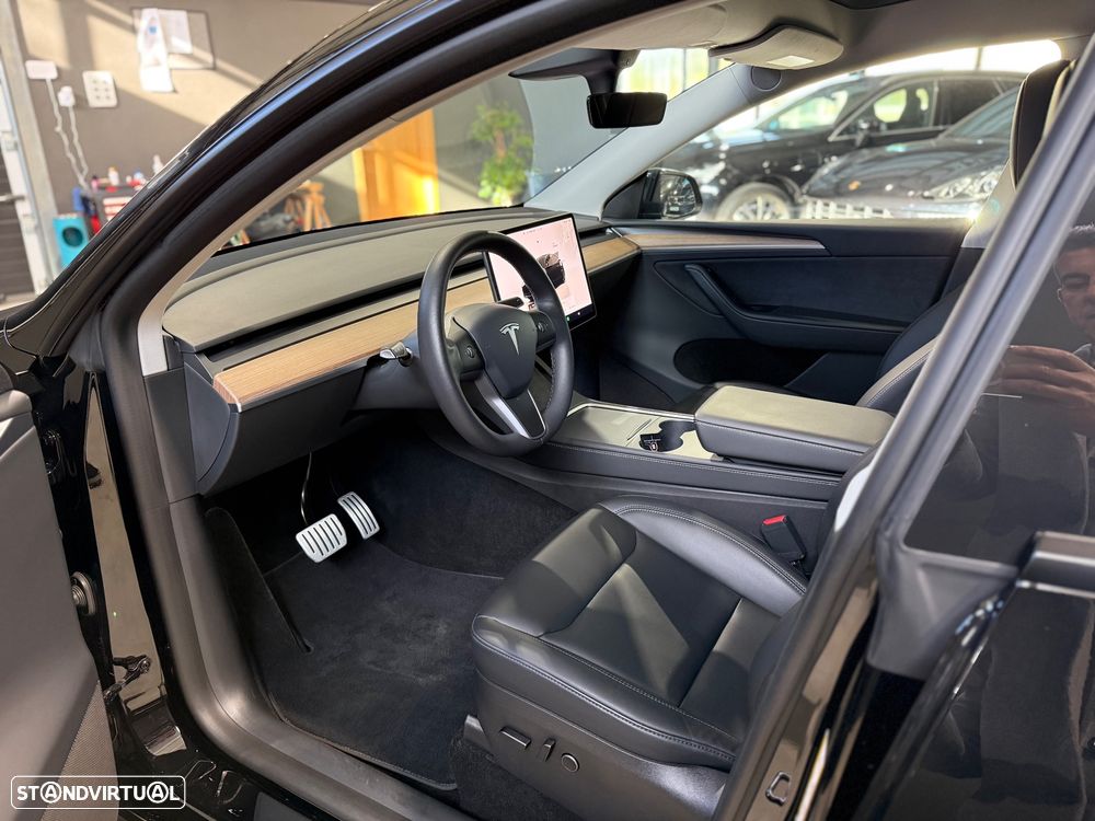 Tesla Model Y Performance Dual Motor AWD - 18