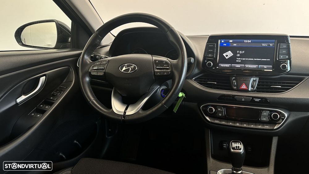 Hyundai i30 SW 1.6 CRDi Blue Comfort Auto AC+J17 - 9