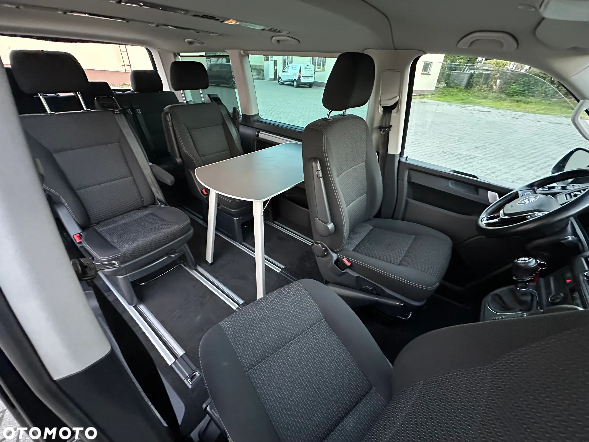 Volkswagen Multivan - 12