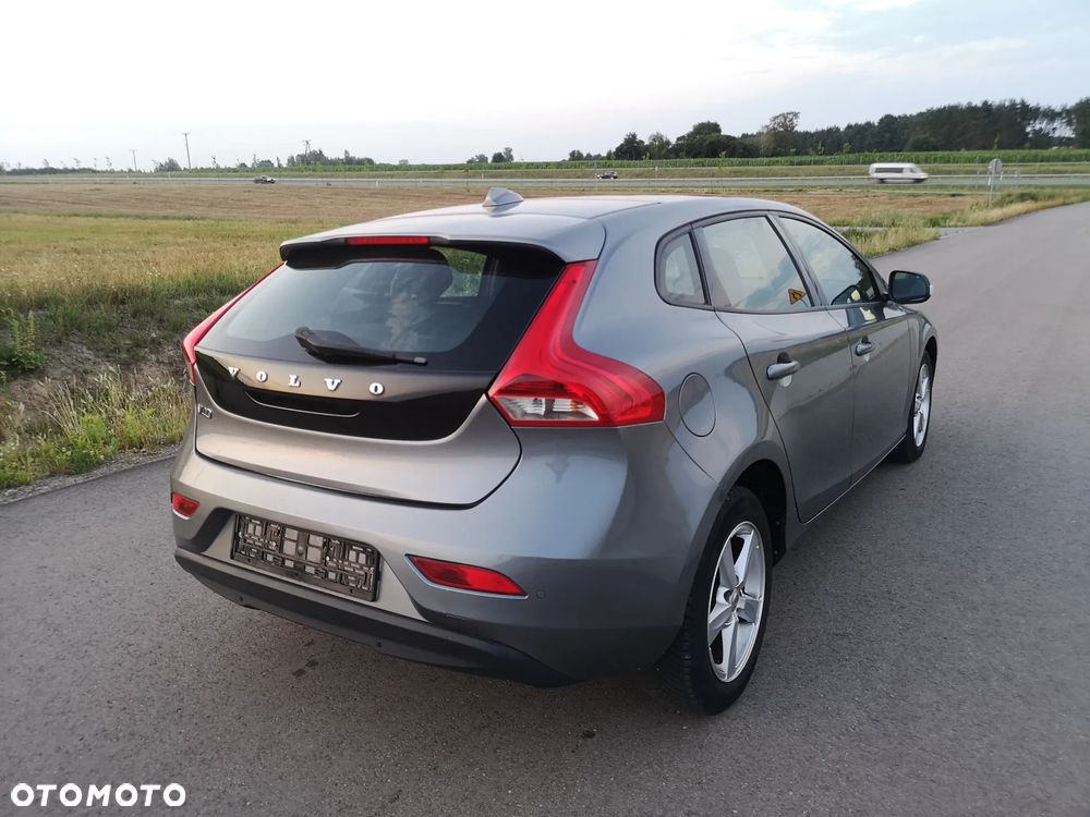 Volvo V40 D2 Momentum - 24