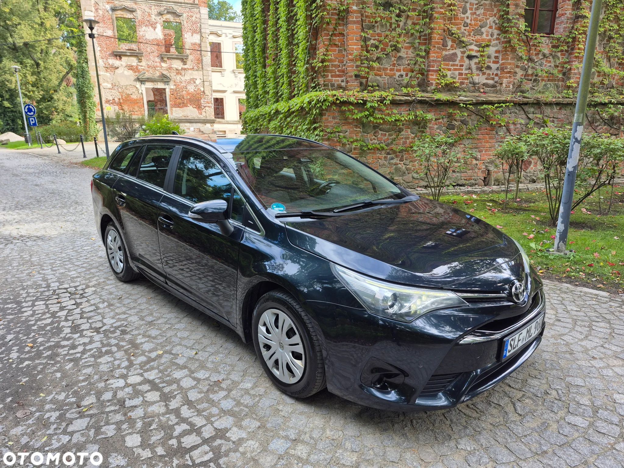 Toyota Avensis Combi 1.8 Comfort - 1