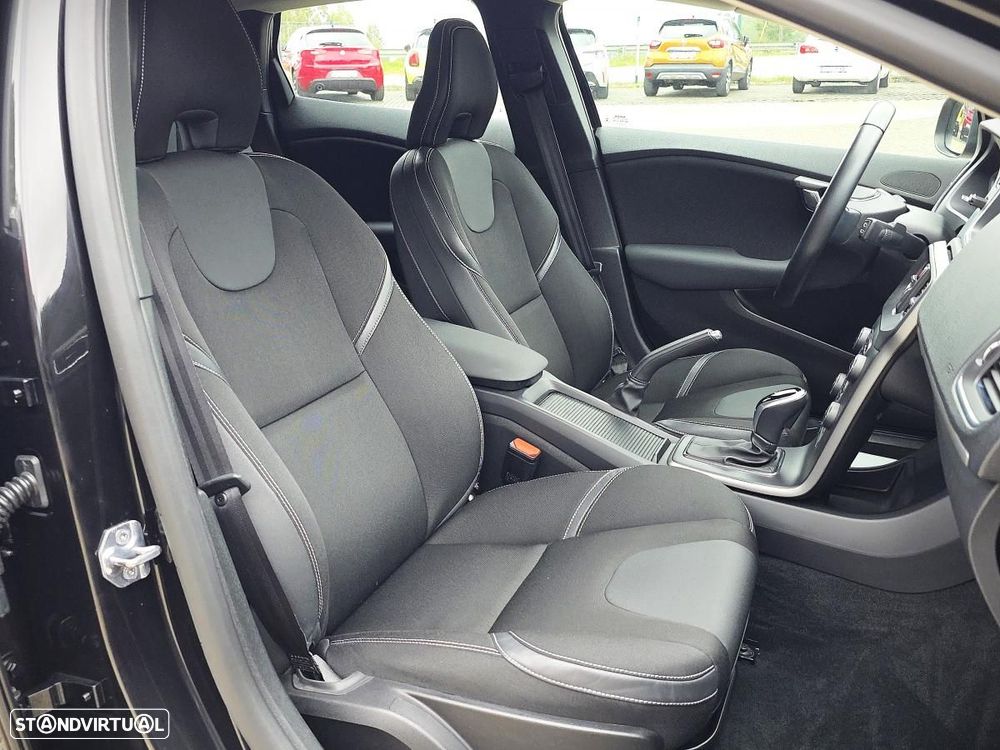 Volvo V40 2.0 D2 Momentum Geartronic - 18