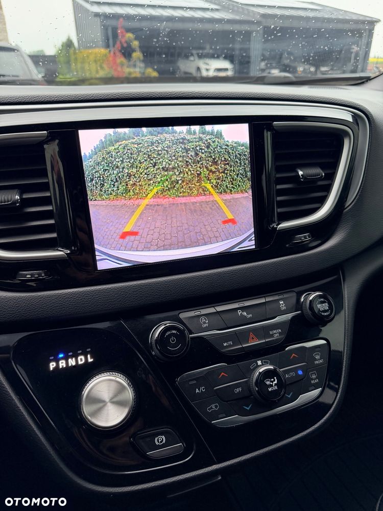Chrysler Pacifica - 28