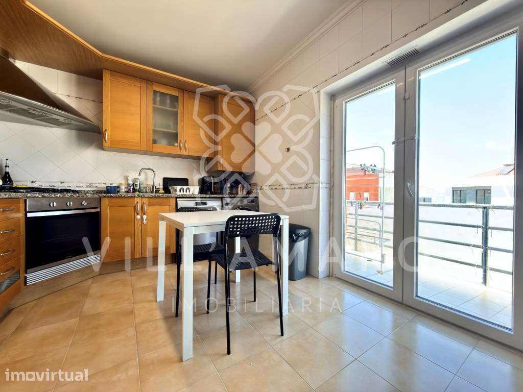 Apartamento T2+1, suíte, varandas, e parqueamento na Malveira - Grande imagem: 3/26