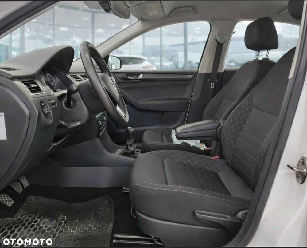 Skoda RAPID 1.0 TSI Style - 7