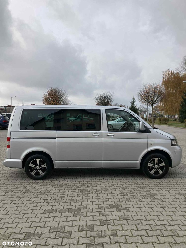 Volkswagen Caravelle - 1