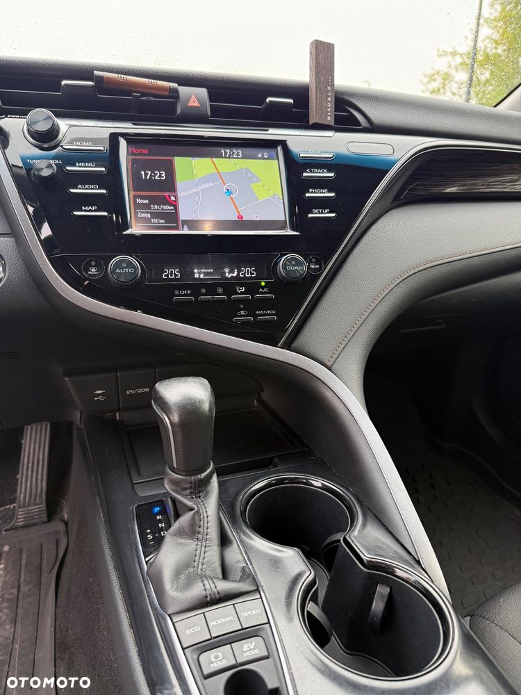 Toyota Camry 2.5 Hybrid Comfort CVT - 9