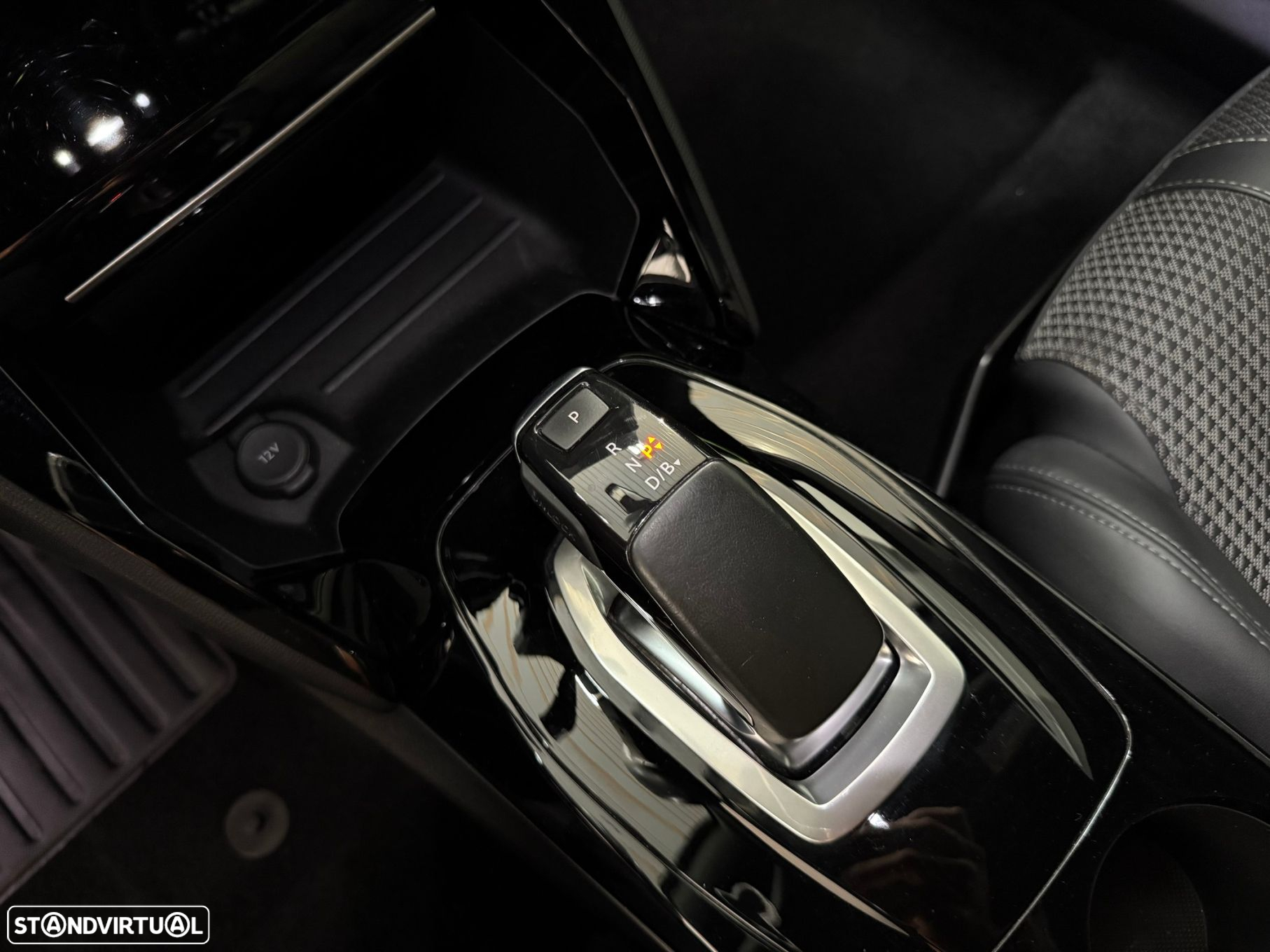 Peugeot e-2008 50 kWh GT - 23
