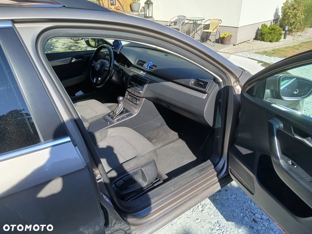 Volkswagen Passat 1.6 TDI DPF BlueMot Comfortline - 6