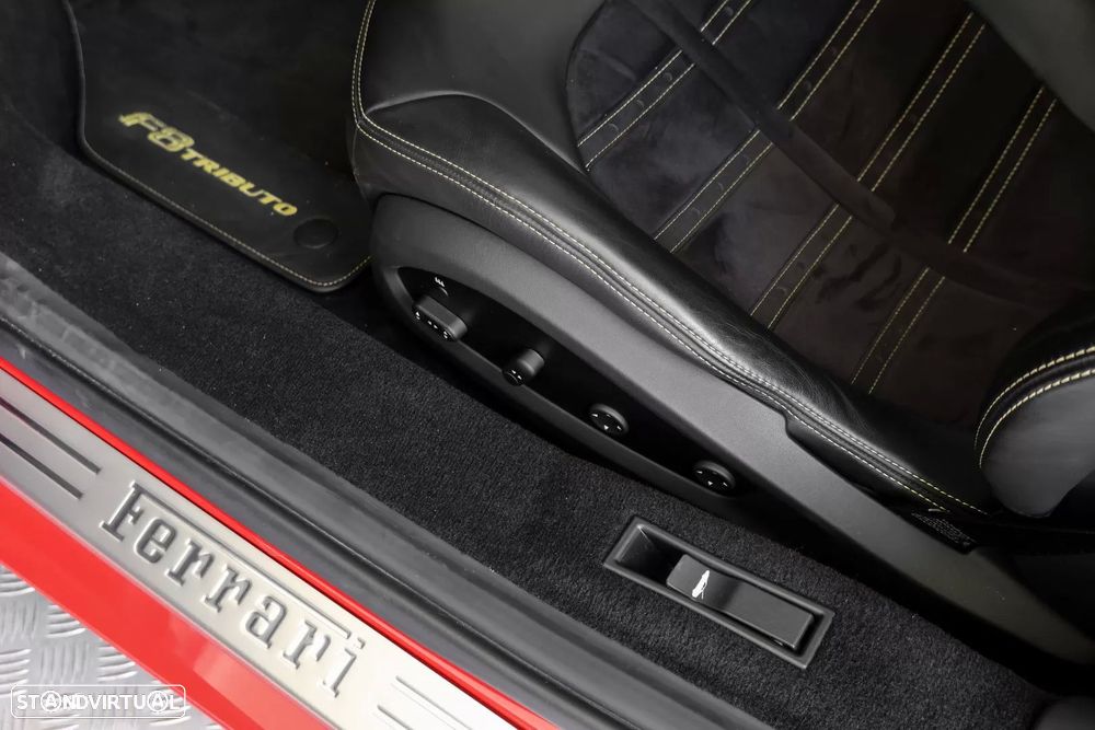 Ferrari F8 Tributo 3.9 Twin-Turbo V8 — fotografia 19
