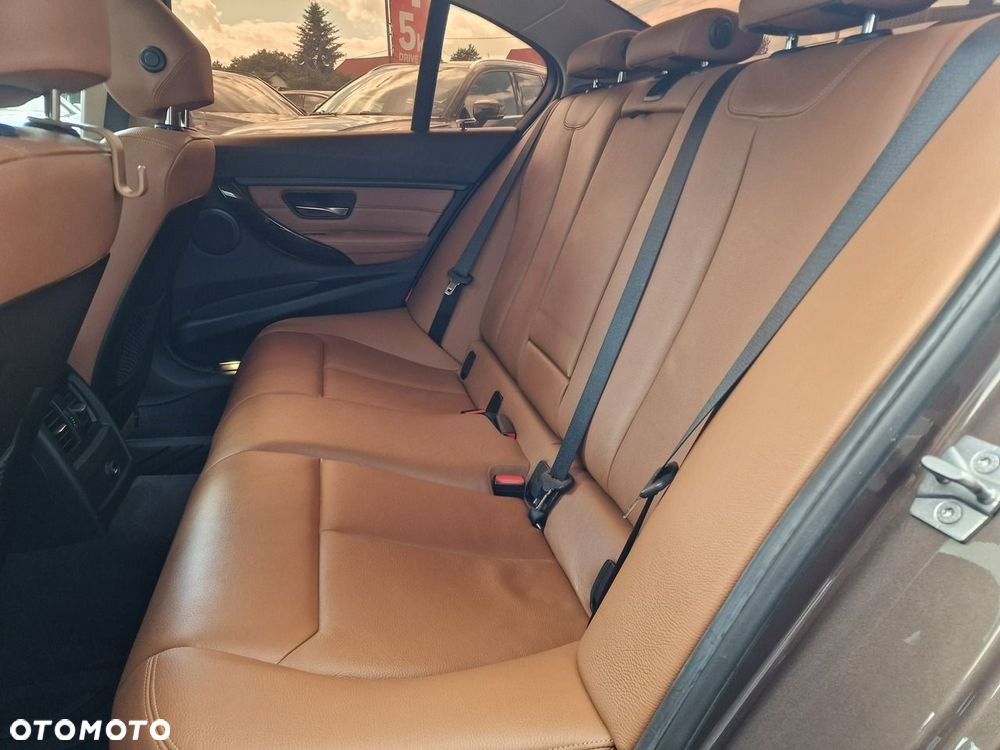BMW Seria 3 318d Luxury Line - 22