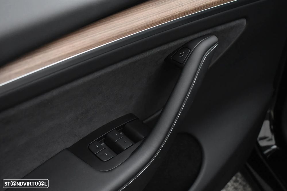 Tesla Model Y Performance Tração Integral - 26