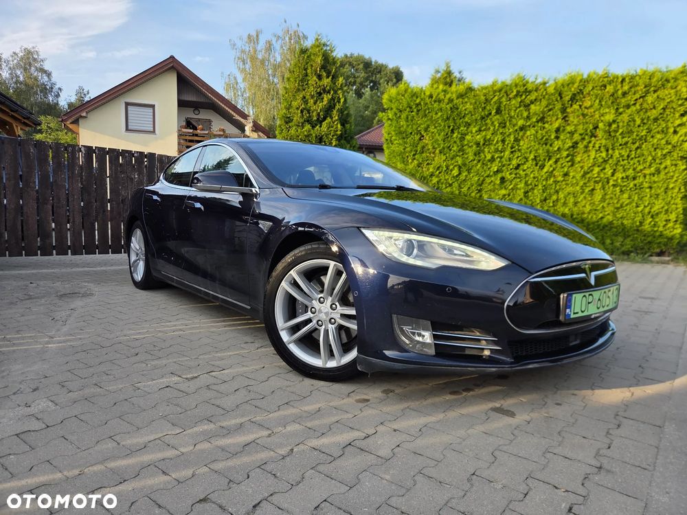 Tesla Model S 85 D - 6