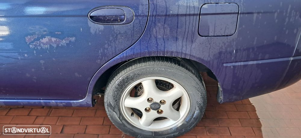 Kia Shuma 1.5 LS + - 4