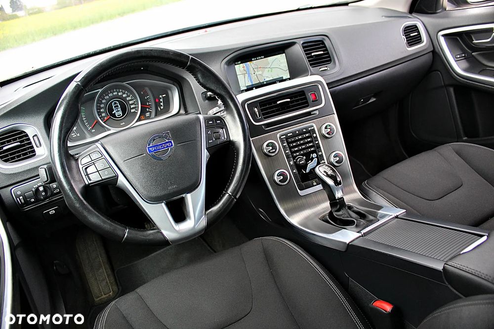 Volvo V60 D2 Geartronic Momentum - 29