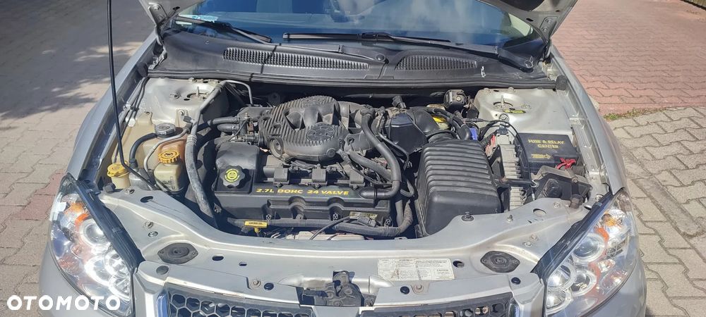 Dodge Stratus - 4