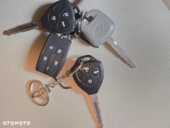Toyota Avensis 1.8 Sol EU5 - 17