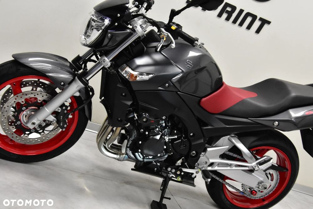 Suzuki GSR - 15