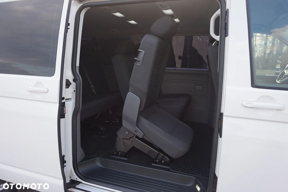 Volkswagen Caravelle - 20