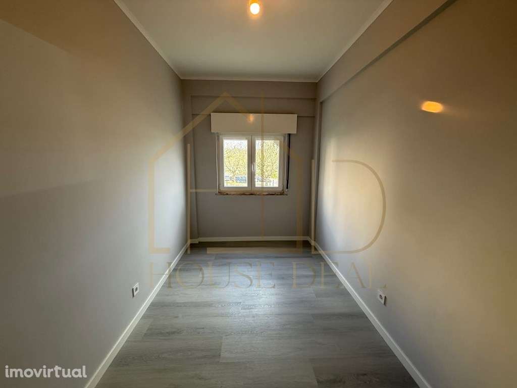 REMODELADO! Apartamento T3 no centro do Laranjeiro. - Grande imagem: 5/8