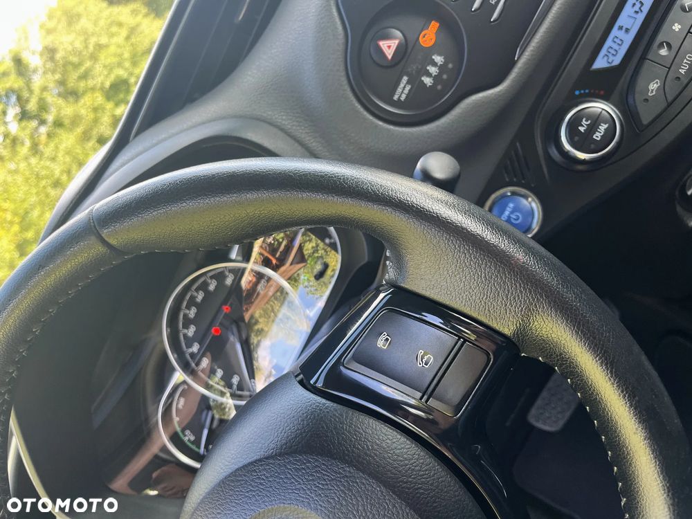 Toyota Yaris ver-hybrid-1-5-comfort - 22