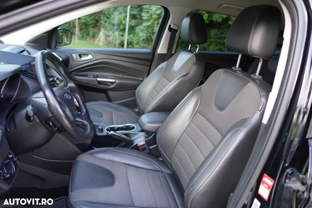 Ford Kuga 2.0 TDCi Powershift 4WD Titanium - 4