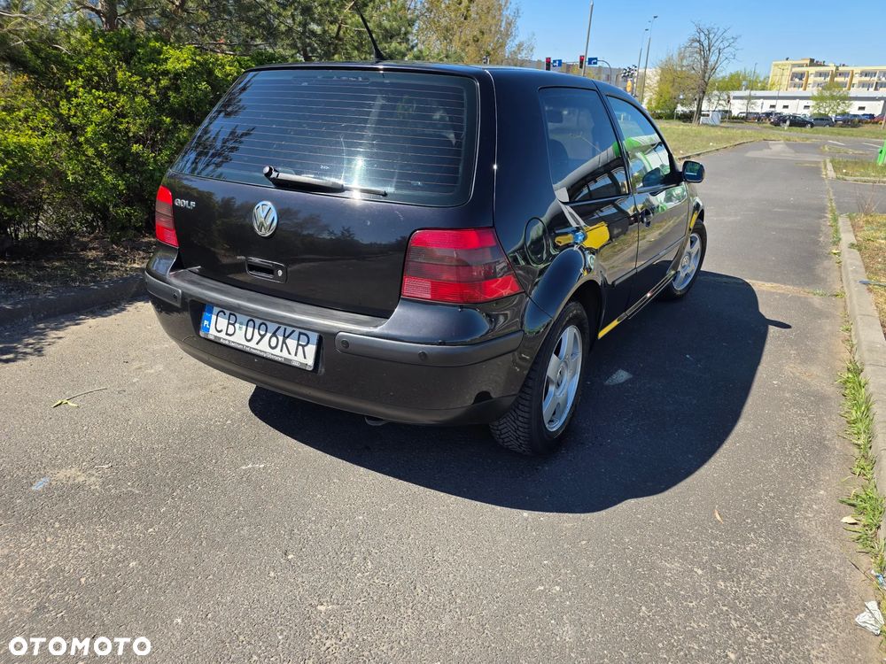 Volkswagen Golf 1.6 Comfortline - 4