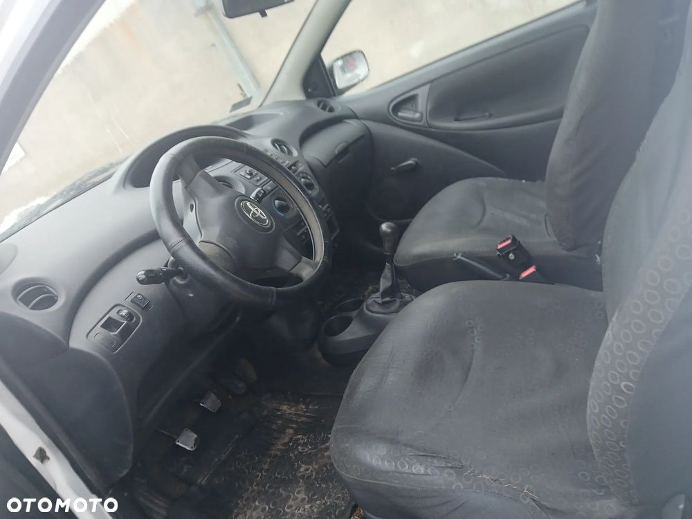 toyota yaris fotel kanapa deska kokpit podsufitka boczek podłokietnik licznik panel szyb stacyjka - 2