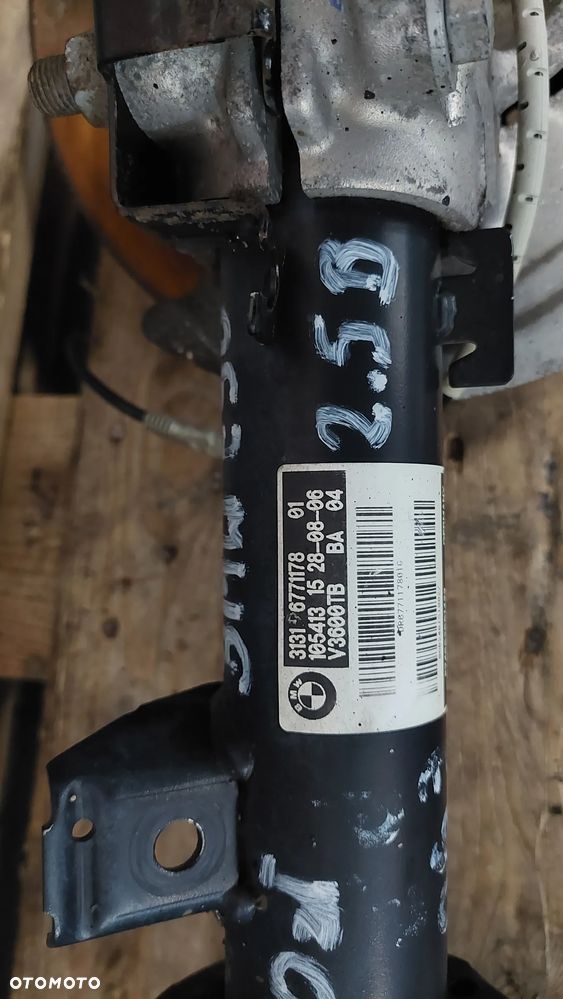 ZWROTNICA MCPHERSON LEWY PRZÓD BMW E90 E91 2,5 B R2006 - 2