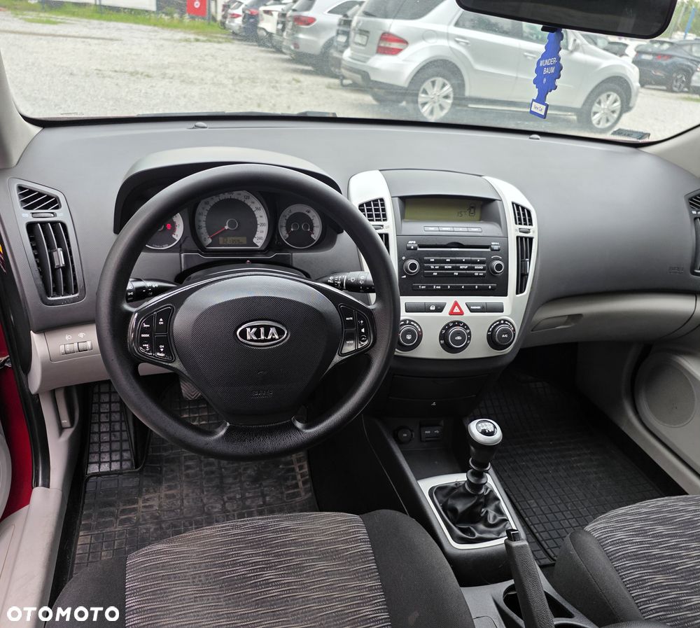 Kia Ceed - 12