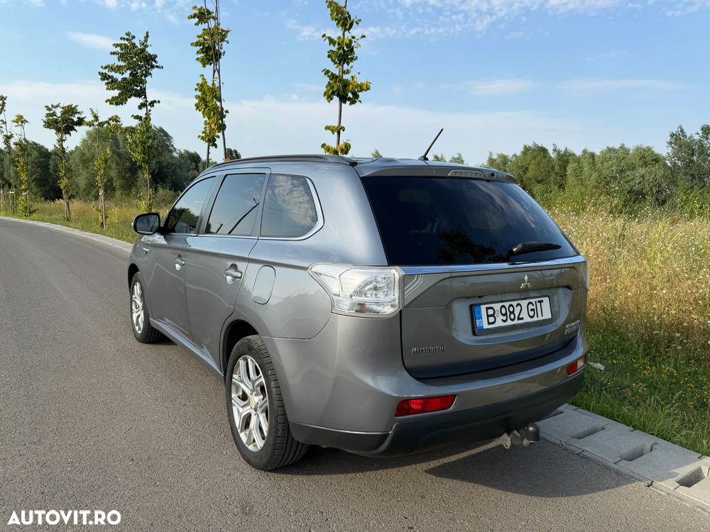 Mitsubishi Outlander 2.0 4WD - 6