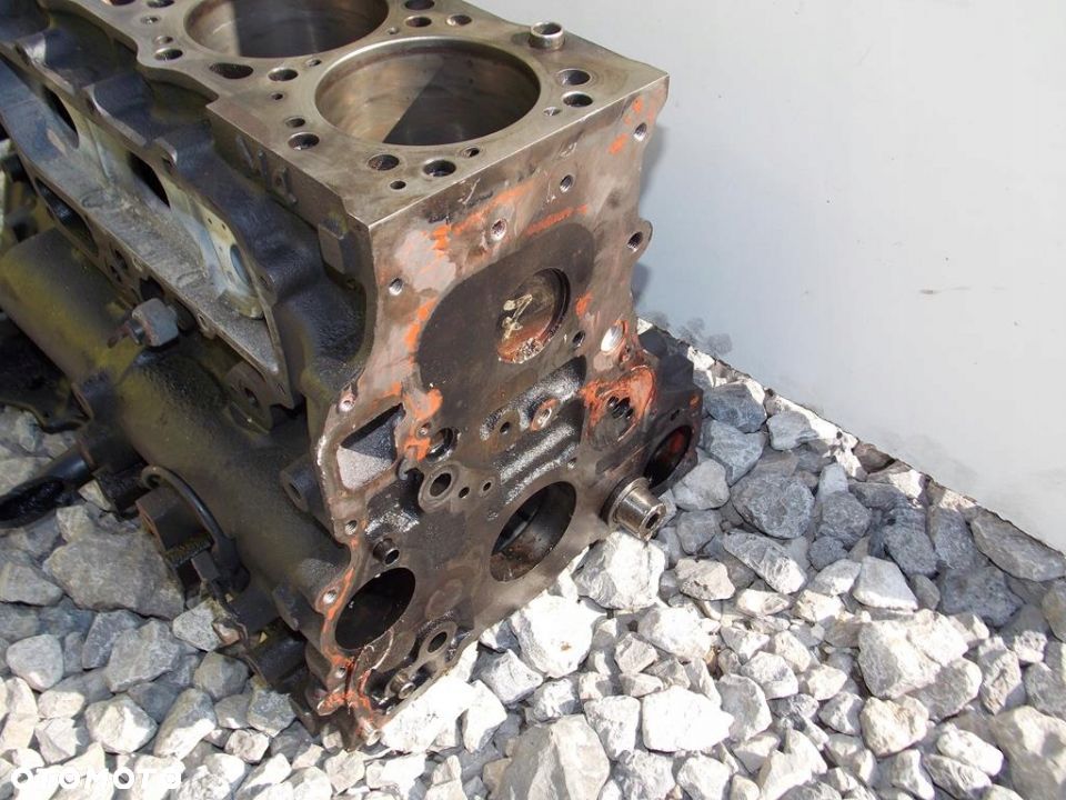 Blok silnika Mitsubishi Pajero III 3.2 DI 4M41 - 6
