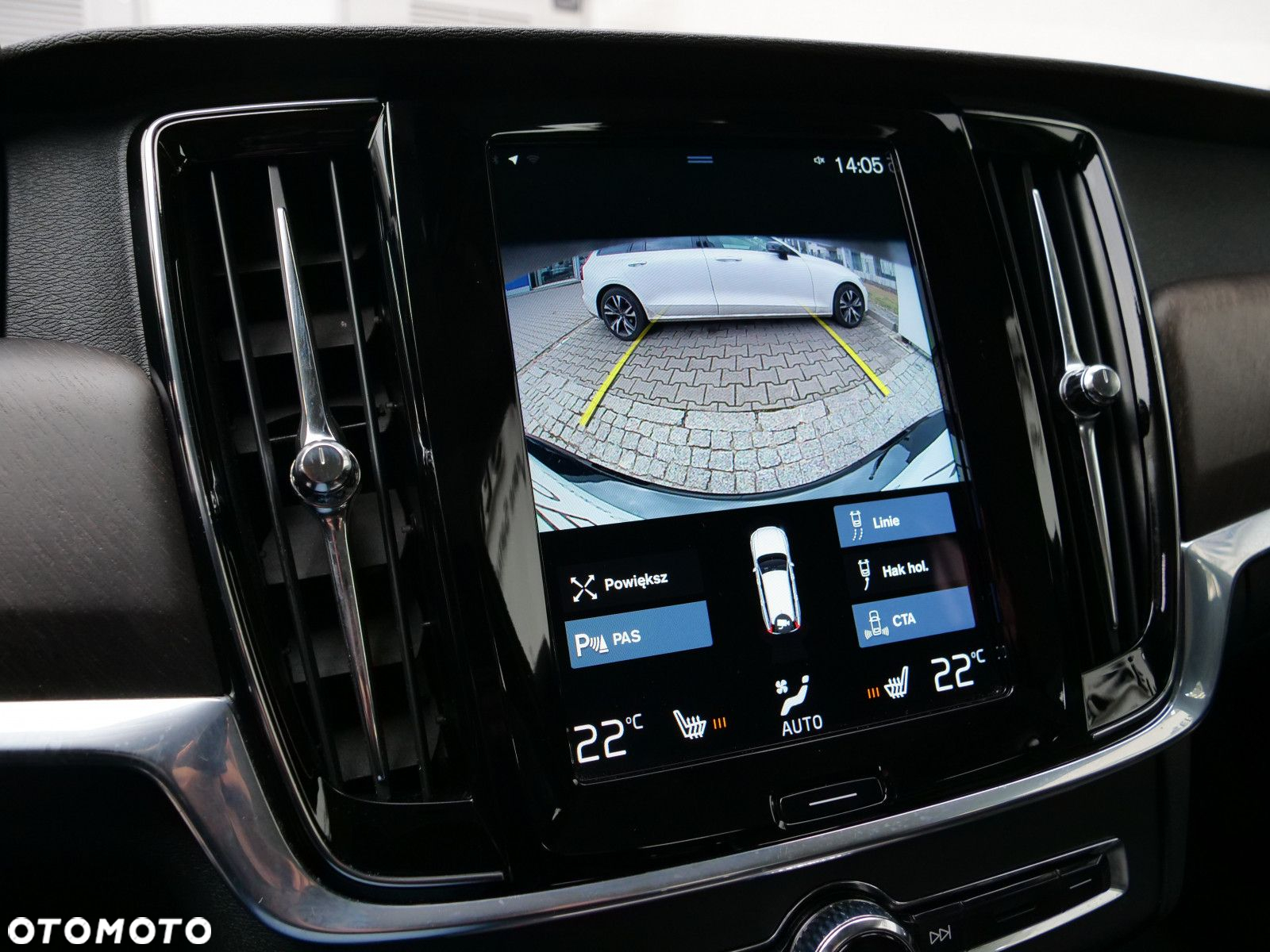 Volvo V90 Cross Country - 25