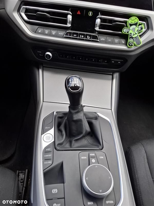 BMW Seria 3 318i - 18
