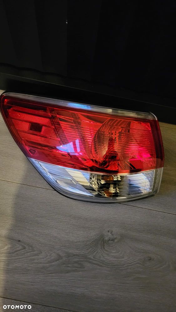 Nissan pathfinder r52 lampy tył - 1