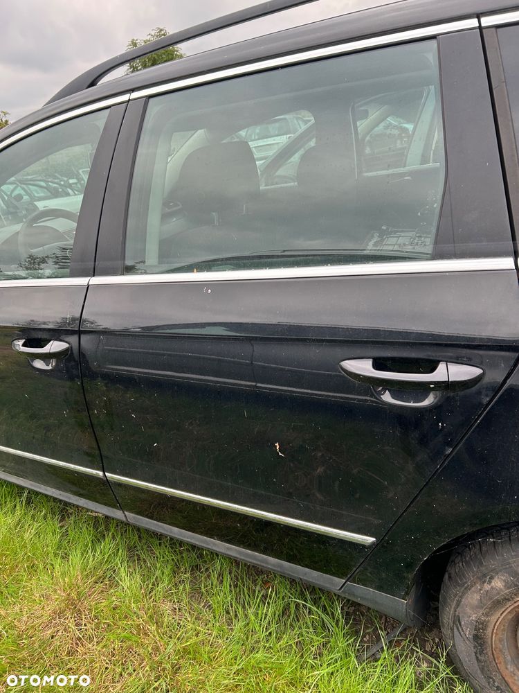 Drzwi lewe tylne kombi VW Passat B6 L041 - 1