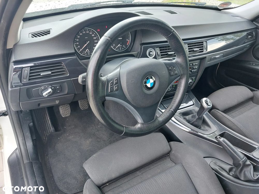 BMW Seria 3 - 36