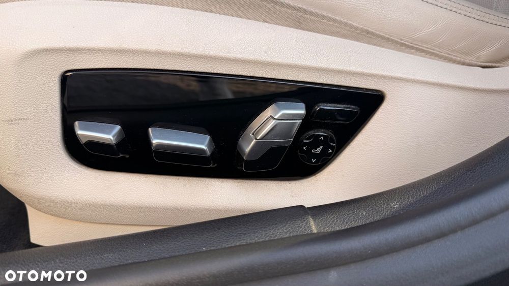 BMW Seria 5 530i xDrive - 11