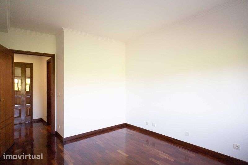 Apartamento T2+1 renovado com garagem fechada | Mafamude - Grande imagem: 5/12