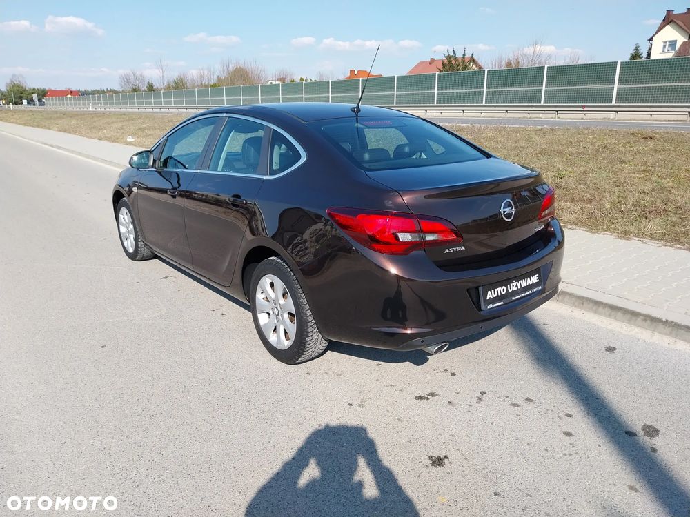 Opel Astra 1.4 T Executive EU6 - 7