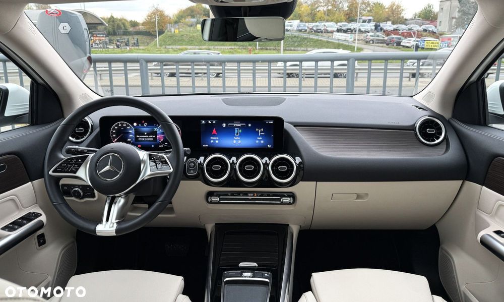 Mercedes-Benz GLA - 8