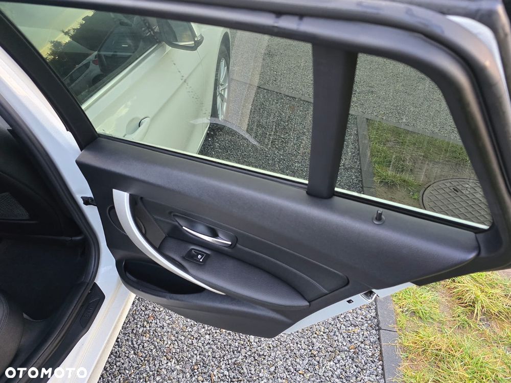 BMW Seria 3 320d xDrive Edition Luxury Line Purity - 14