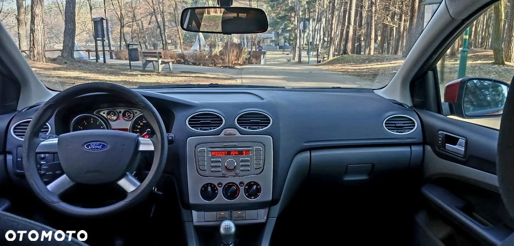 Ford Focus 1.6 16V Ghia - 12