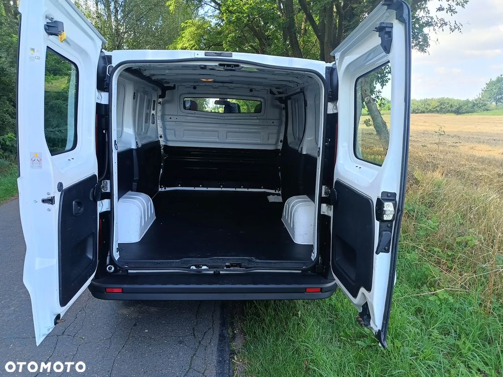 Opel Vivaro - 24