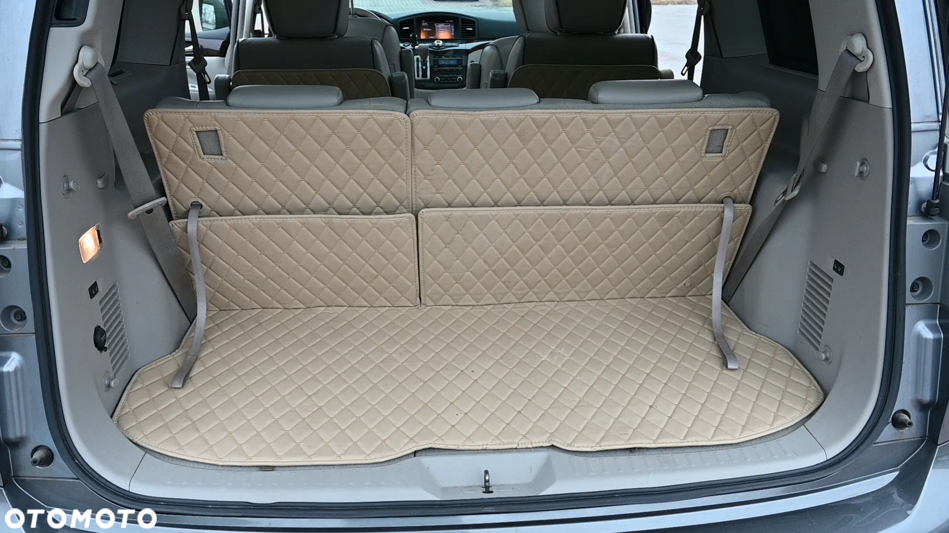 Nissan Quest - 10